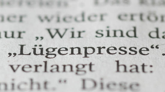 Eva Engelken bei EMMA: Pädophilie als Grundrecht? * Auch die Pädophilengruppe "Krumme13" will die sexuelle Identität im Grundgesetz