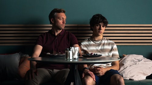 Kontroverse Filmkritiken zum Spielfilm NO DOGS ALLOWED: Pädophilen-Projekte "Kinder im Herzen(KiH) & Schicksal und Herausforderung(SuH)"
