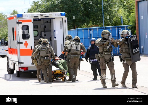 Polizeigewalt bei Wohnungsdurchsuchung wegen Verdacht auf Kinderpornos: Durch einen Schuss wurde der Verdächtige schwer verletzt