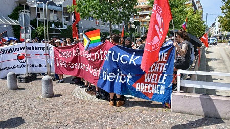 Kein Platz für Faschisten in Pforzheim: "Störtrupp Süd" wurde von Neonazis aus Thüringen, Sachsen und dem Saarland unterstützt