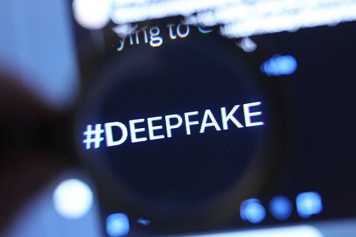 KI-Anwendungen von sexualisierten Deepfakes sollen in der EU künftig verboten sein: Vertreter der Mitgliedstaaten und des EU-Parlaments einigten sich auf eine entsprechende Anpassung des KI-Gesetzes
