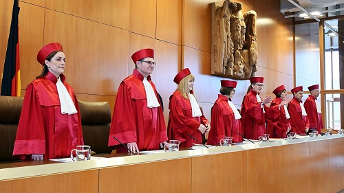 Pressemitteilung Bundesverfasssungsgericht(BVerfG): Zweiter Senat unterwirft sich bei § 184l StGB dem Anti-Pädophilen-Zeitgeist und politischen Gesetzgeber
